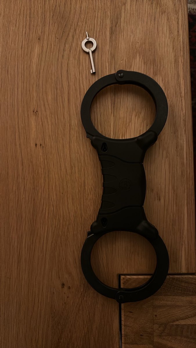 MistressKeyH's tweet photo. Imagine sending Mistress Keyholder a message, and then sending more, until she replies, and two months later she’s in your house, you’re cooking for her and she’s quietly sat by the fire toying with your hand cuffs.. well here we are!! https://t.co/iotd4ykVbU