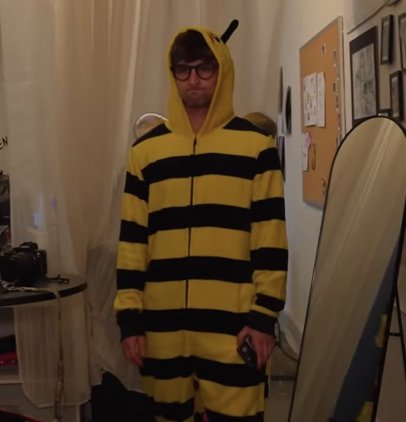 peskien's tweet photo. can’t wear the bee onsie i was going to wear for my college event tomorrow because it didn’t come in time i hate amazon im genuinely so upset and sad this was actually keeping me alive for a little bit because i was gonna be like anthony bee costume and now i cant https://t.co/yeRB3RV88h