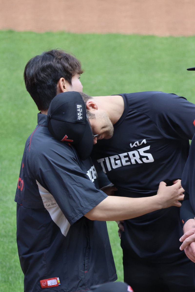 garooo00's tweet photo. 우리 내년에도 함께 할거잖아 그치 https://t.co/FyzZ00ZAAy