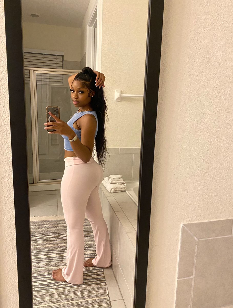 lamani_00's tweet photo. Brown skin.🤤 https://t.co/Ivg7f8m4Re
