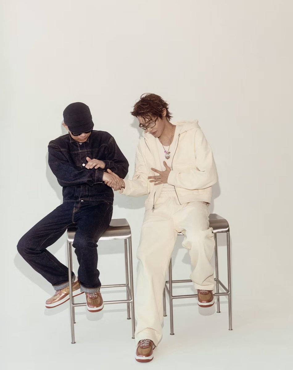JHPOPBASE's tweet photo. 🗣️: “j-hope, what does Nigo bring out of you, creatively? And Nigo, what does J-Hope bring out of you, creatively?”

Nigo: He is always an inspiration to me. His presence makes me want to keep pushing myself and continue doing my best.

🐿️: Nigo is the director who accurately led the part I wanted to implement for the first time. I think Nigo's creative is that he always arouses interest with restrained points and balanced aesthetics. I like that style very much.

J-HOPE x NIKE AIR FORCE 1
HOPE WITH BURNT SUNRISE
#jhopexNike