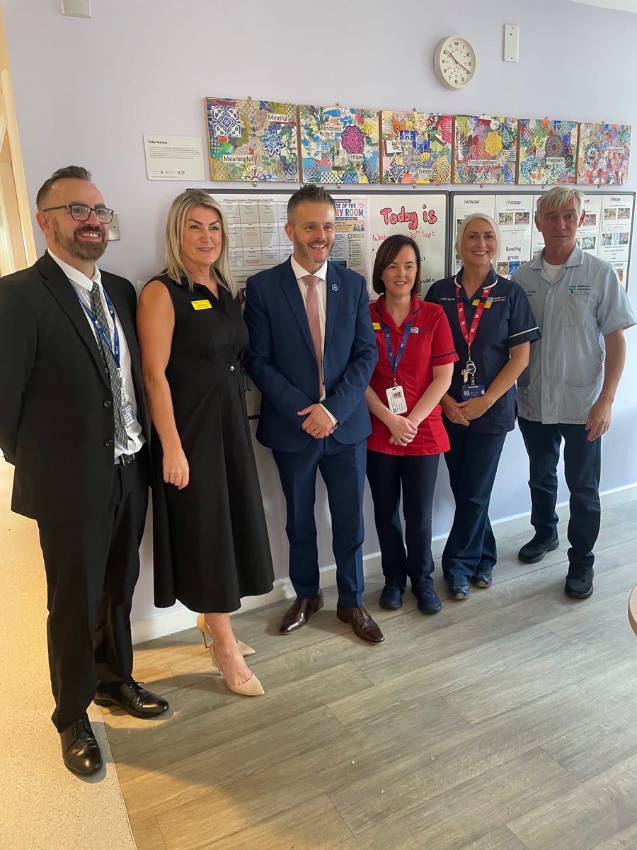 Jennieglee's tweet photo. Delighted to host our Health Minister @RobbieButlerMLA at Bluestone @SouthernHSCT. A valuable opportunity to highlight the excellent work taking place across our wards and recognise the dedication and commitment of our amazing staff 💙 #TeamSHSCT #WeAreBluestone https://t.co/vjqy8s4fRf