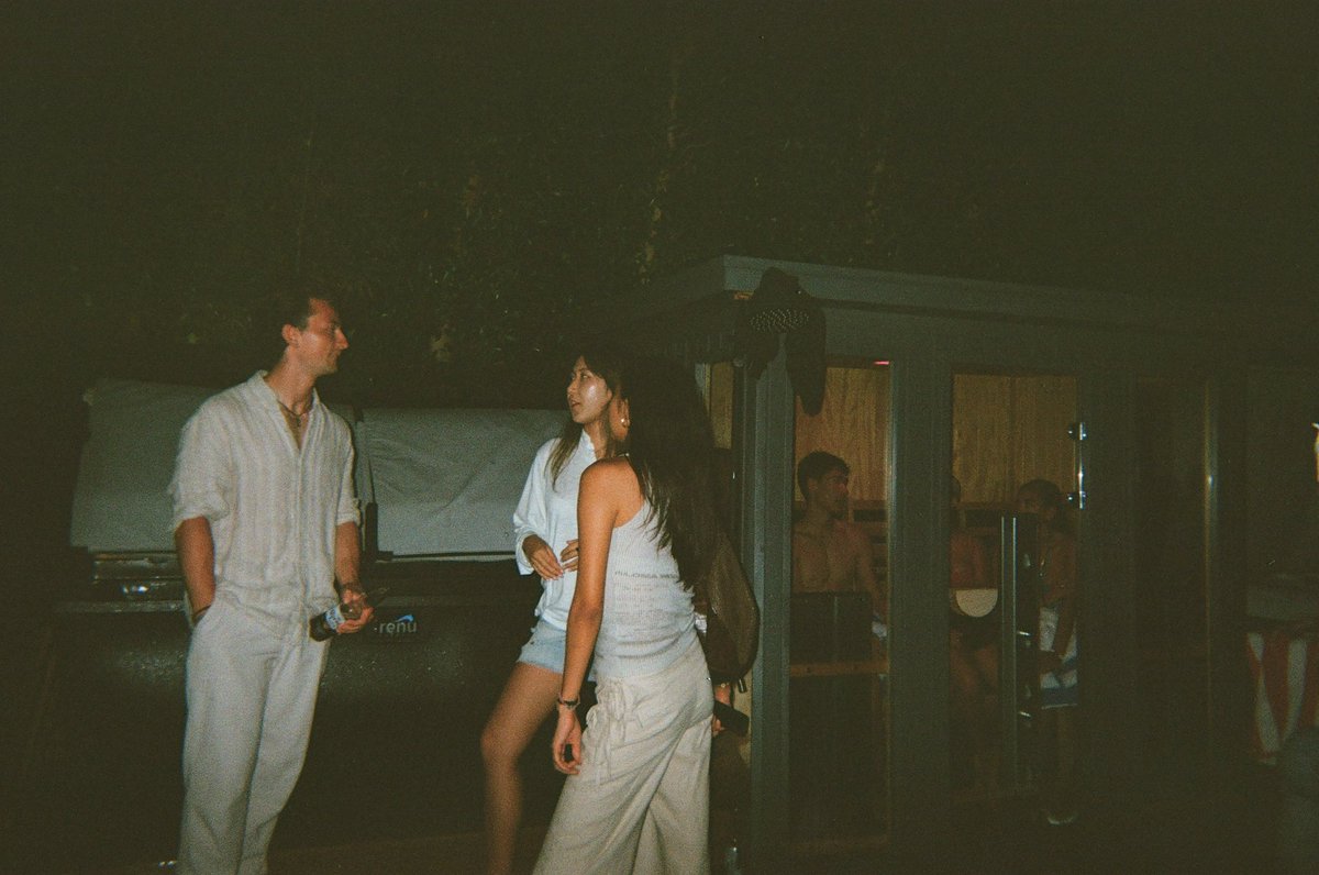jonaasw1's tweet photo. Hosting a poker + game night in LA.  

Monday, 10/12. Venice. 

Poker, catan, chess, mahjong, board games, cards, and great food + drinks.

We'll also have a wellness space with (optional) sauna, cold plunge, red-light therapy, and a jacuzzi!

Event is RSVP only, priority access to members.