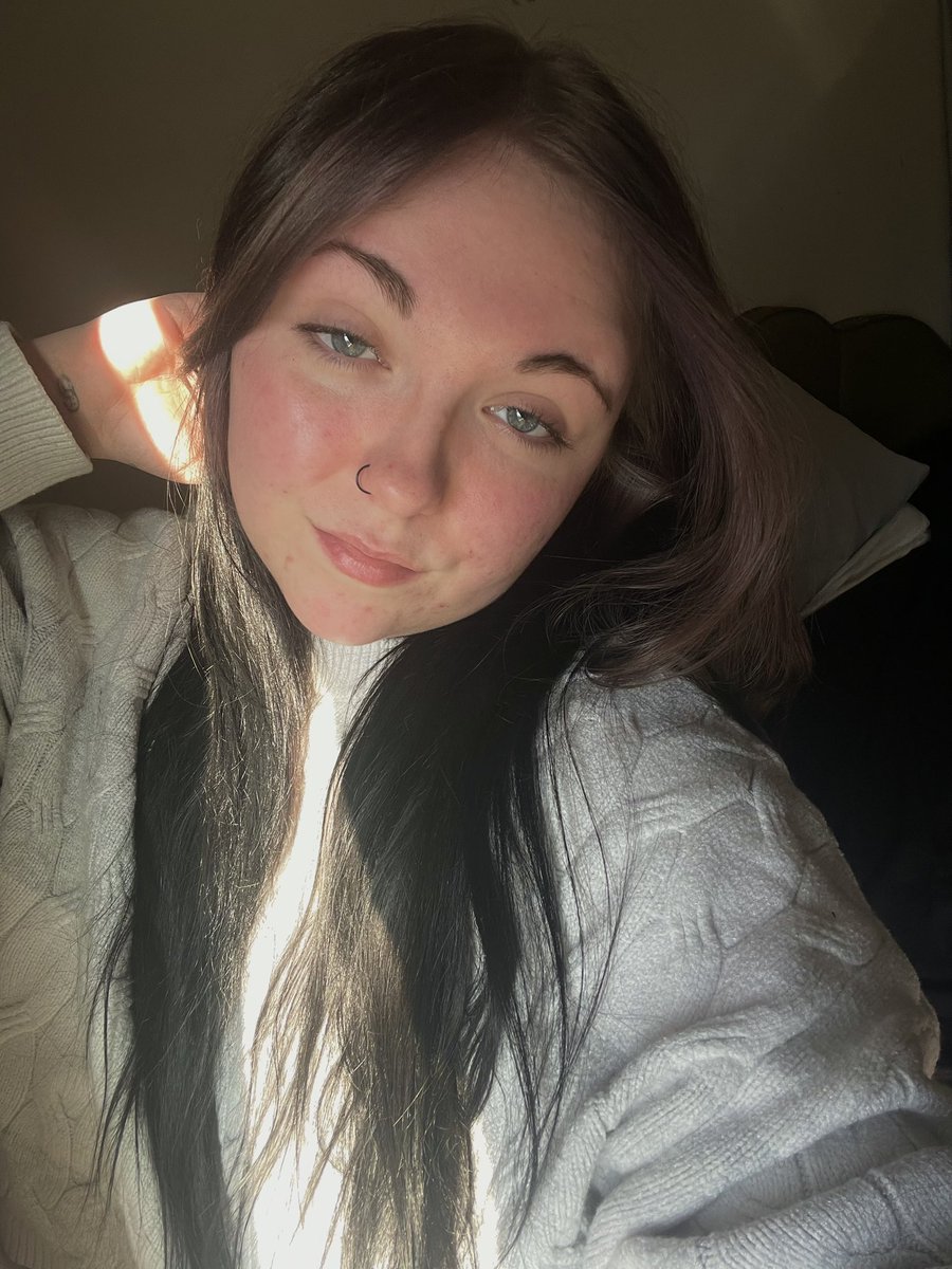 uluvvnikki's tweet photo. thick thighs &amp; pretty blue eyes 🌀🌀 https://t.co/dKfHJoVQ3P