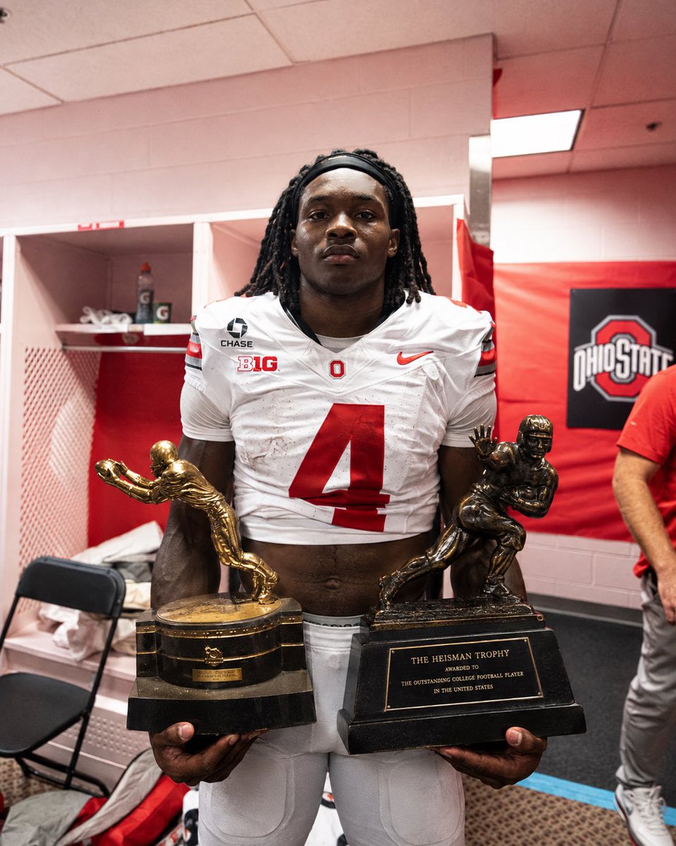 HeyUncleBlazer's tweet photo. Jeremiah Smith Heisman &amp; Biletnikoff loading ⏳ https://t.co/vgsNCZon0W