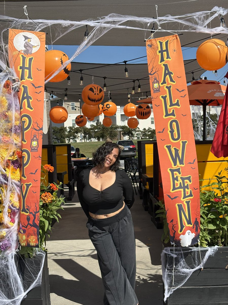 cociyourlatina's tweet photo. Pretty Kitty 🐱🧡🎃✨ https://t.co/4NT3A27cwq
