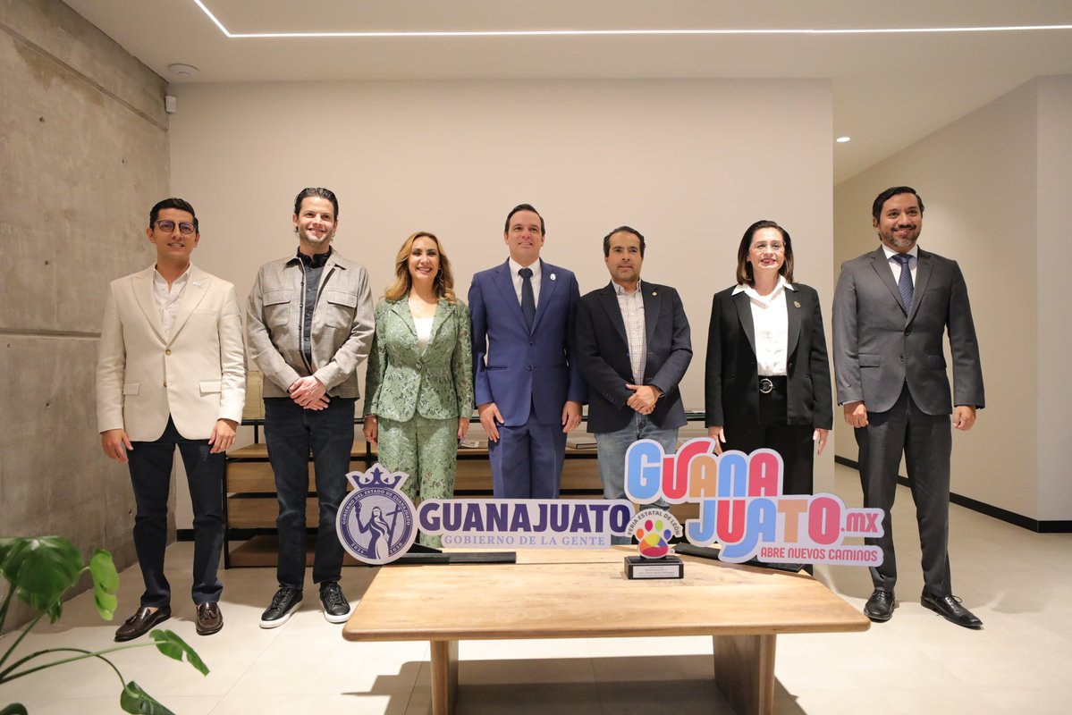 jorgelona1's tweet photo. Sostuvimos una reunión de trabajo con autoridades de la @FeriaDeLeon y del @municipio_leon para sumar esfuerzos y fortalecer la Feria Estatal de León.

Refrendamos el compromiso de mantener el apoyo a las empresas y emprendedores de @marcaguanajuato, trabajando en equipo y en sintonía con nuestra Gobernadora @LibiaDennise.

🎡 ¡Que la Feria siga siendo un espacio de encuentro, tradición y alegría para las familias de Guanajuato!