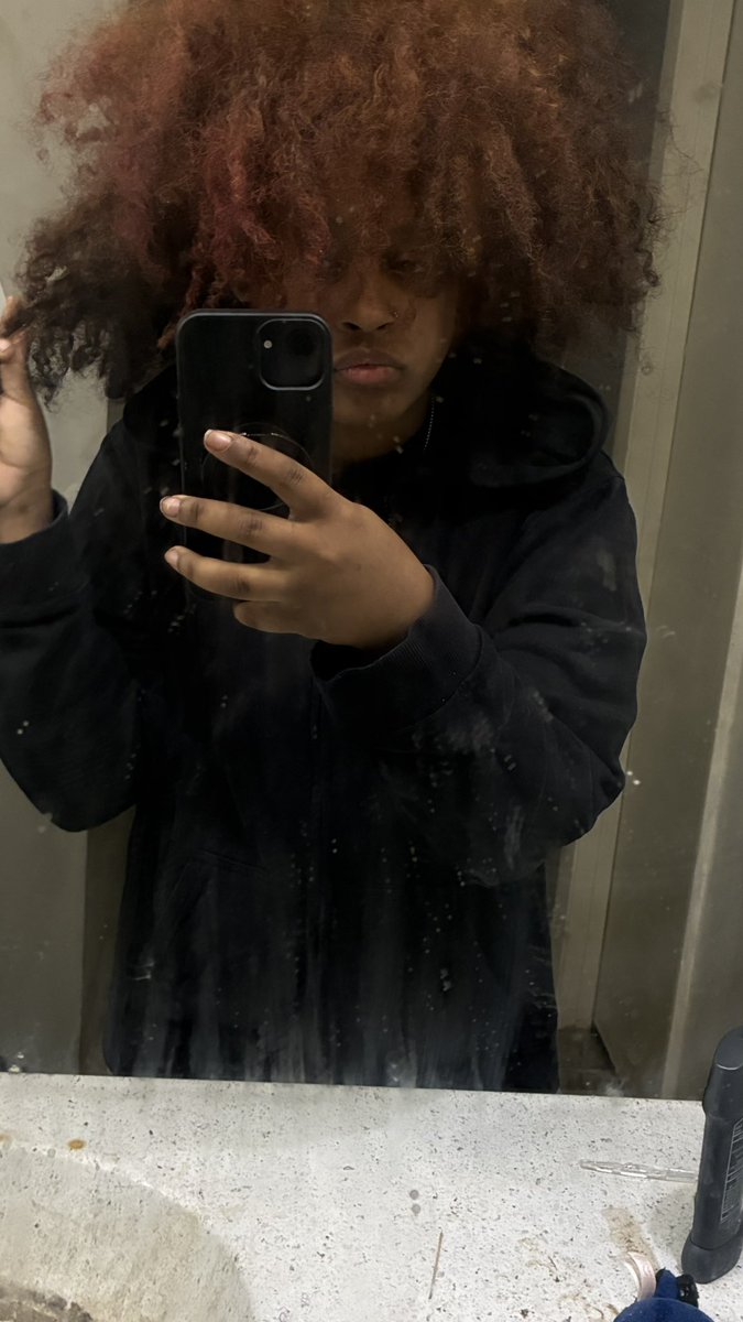 slitme6's tweet photo. you’re hoe wish she had hair like me! https://t.co/NxxQYI0SeM