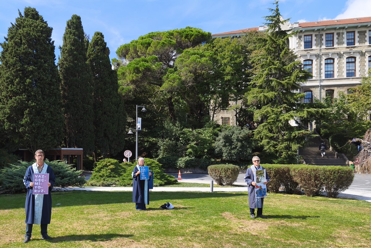yunusunbabasi's tweet photo. 6 Ekim 2026 Boğaziçi Üniversitesi Akademisyenleri Nöbeti no. 1410. Direnişin 6. yılı/2102. günü @UniBogazici #KabulEtmiyoruzVazgeçmiyoruz
October 6, 2026 Bogazici University Faculty Vigil #1410/6th year/2102nd day of the resistance @unibogazici_en #WeDoNotAcceptWeDoNotGiveUp https://t.co/6mjGt4Q71M