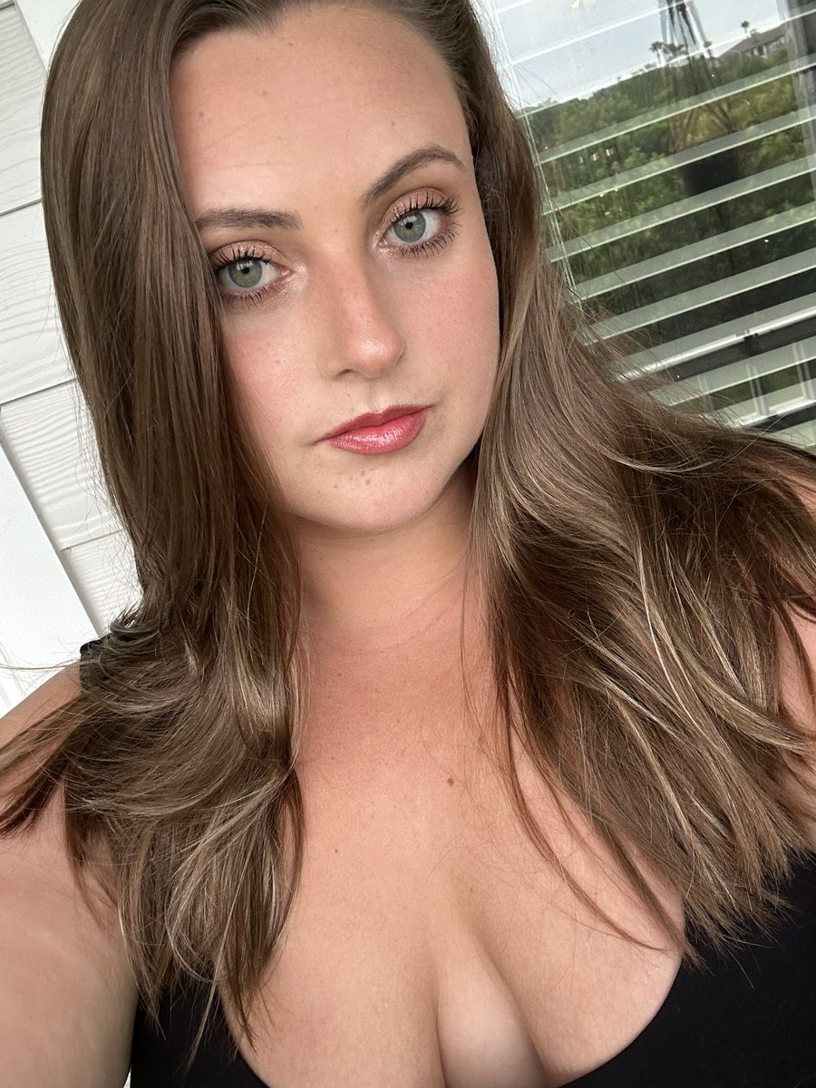 all4arielleee's tweet photo. Boo 👻 https://t.co/UngdG1Vax2