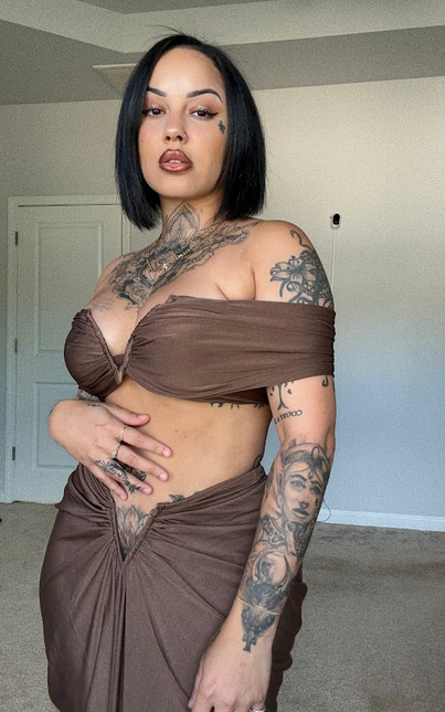 meetlexx's tweet photo. girlfriend or wife? https://t.co/p7vhYcE8oJ