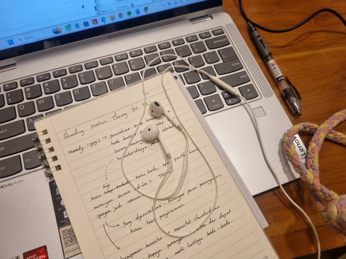 anomalilaleo's tweet photo. 🎧📝☕️ https://t.co/s4AFty80G9