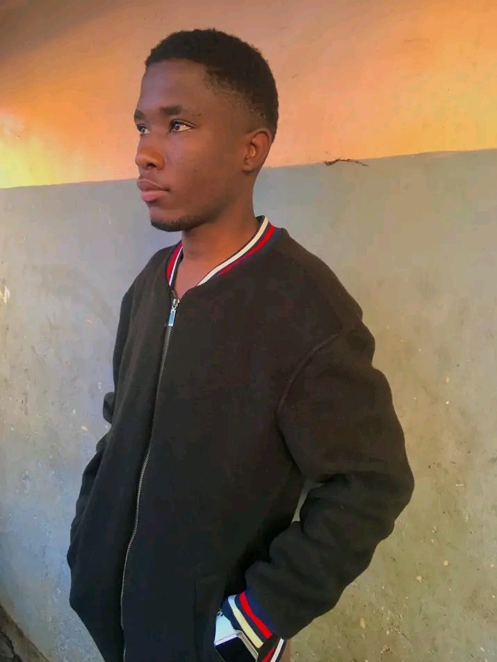 kudamussa's tweet photo. 😊FREE ADVICES FROM ME,THAT LOOK STUPID BUT HELPFULL SOMETIME👇

1:$top forcing your$elf $omeone to love you(interms of girl$)
2:If your failing to sleep,get drunk you sleep like a baby
3:Get 💰 money,You gain confidence over anything 📌
4:Girls love Madness,So start being Mad https://t.co/dllCmcsWI1