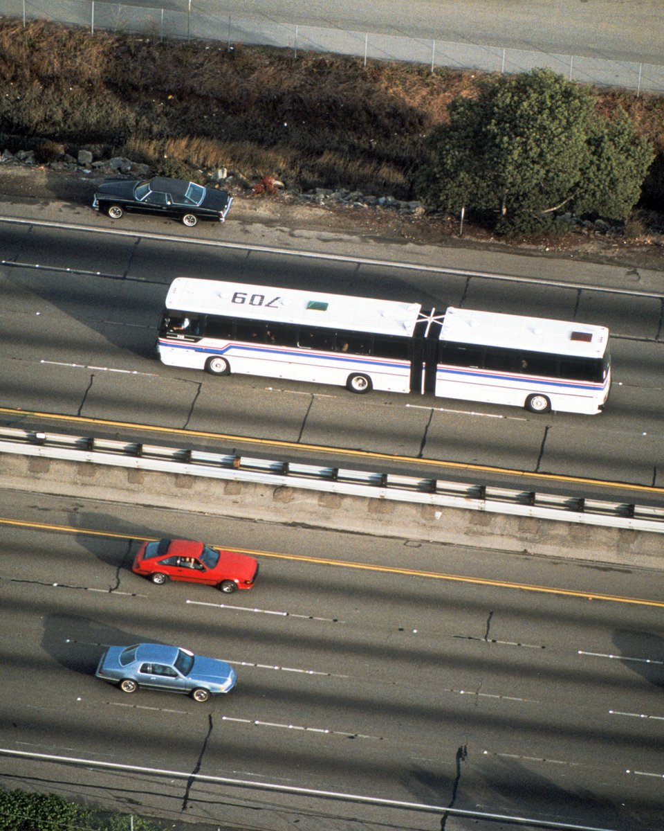 SamTrans's tweet photo. beep beep, bendy boy coming through. 🗣

happy #throwbackthursday from our old Crown-Ikarus articulated buses. ✨ https://t.co/eiPtJc6XSD