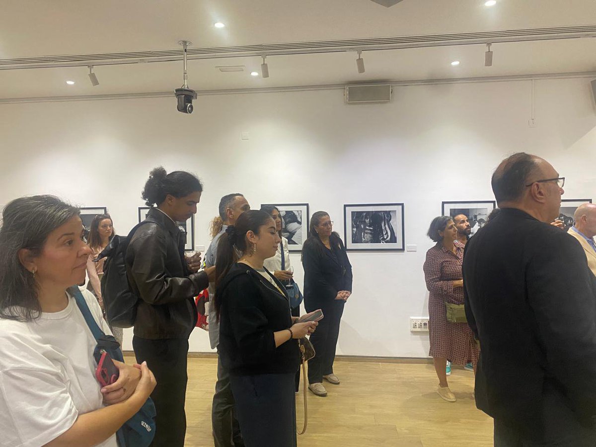 EmbaMexMarr's tweet photo. Inauguramos en Tetuán expo. de la gran fotógrafa mexicana Mariana Yampolsky; su obra,patrimonio documental invaluable sobre 🇲🇽su cultura,sus tradiciones,su gente. Gracias #InstitutoCervantes por su colaboración @cimagen @cultura_mx #CulturaMXInternacional #DiplomaciaCulturalMX https://t.co/kjSfAHEsAd