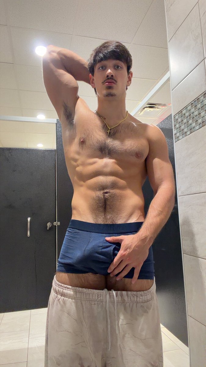 tonyainttny's tweet photo. Caught you staring 👀 https://t.co/lp1yV6tKuG