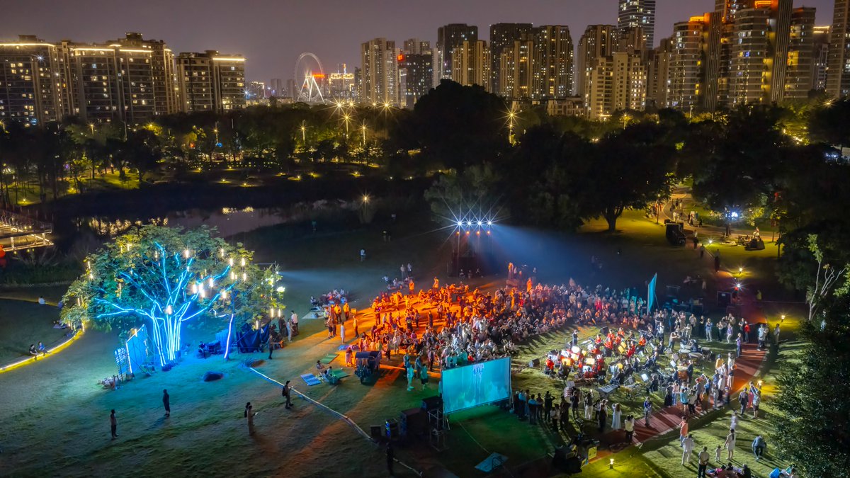 ZFuzhou7686's tweet photo. 🎶Fuzhou brings the #concert to the lawn! At Niugangshan Park, beautiful melodies fill the air, blending Chinese orchestral #music with anime favorites in a musical #feast where traditional Chinese style meets youthful #fun, and classics meet contemporary trends.🌿
#TravelFuzhou https://t.co/NHTQdw7alR