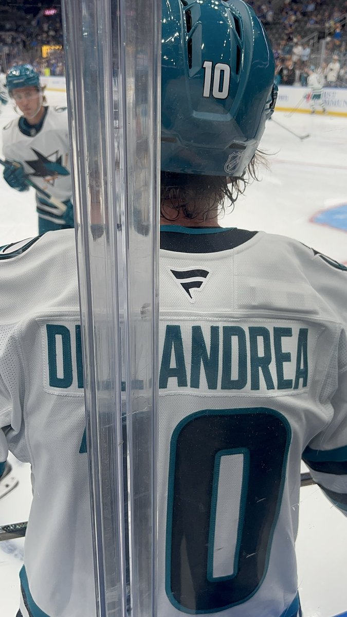 CELLYBR1NI's tweet photo. More pics I took during warmups 🦈 #TurnItAllTeal https://t.co/q6GGLN5O9u
