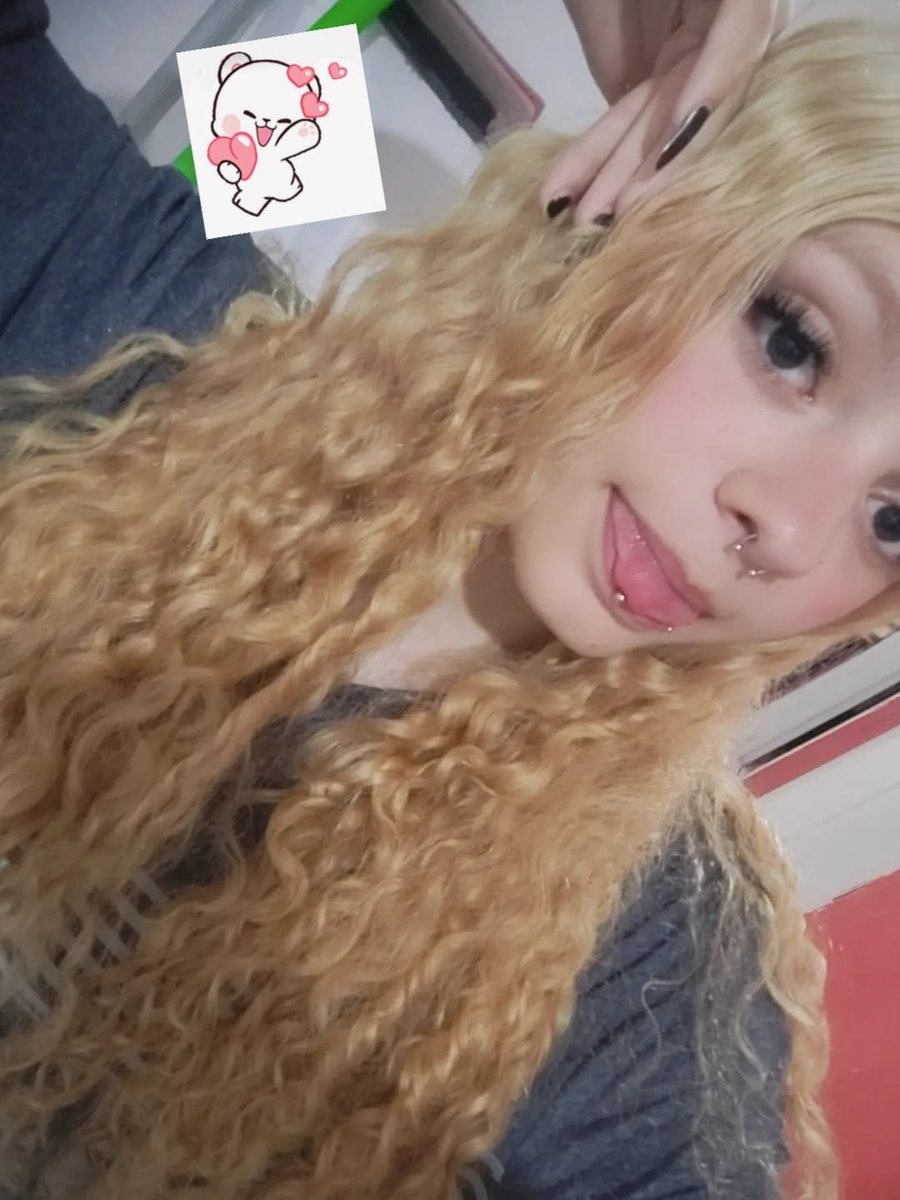 yzztat4's tweet photo. obg a todos (vozes da minha cabeça) que me incentivou a pintar o cabelo, to muito feliz https://t.co/jrFrvqYrOO