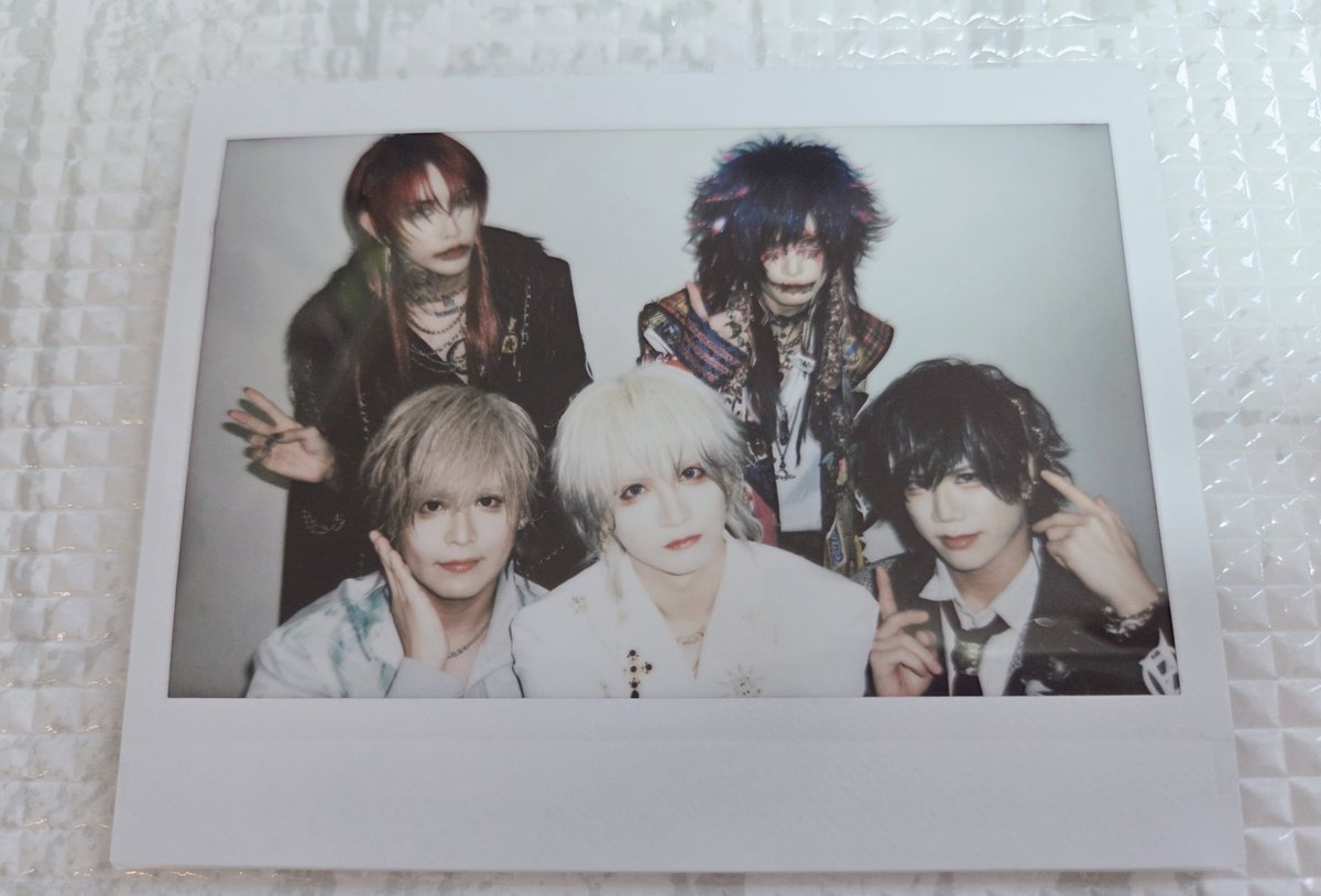 p______ru21's tweet photo. 【お譲り】
零[Hz]  チェキ
 デカチェキ    縦 約8.5cm 横10.5cm

譲  : 画像のもの (豊洲PIT公演)
求  : 1000円(＋送料)

PayPay 郵送可◎

お求めの方いましたら
DMよりご連絡ください https://t.co/LFZDJhZMnL