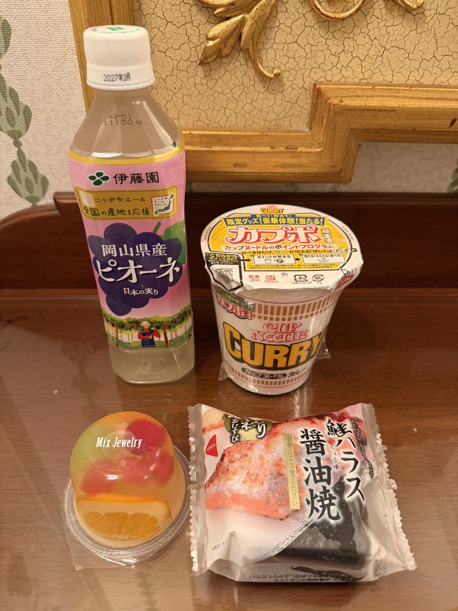 YOU79454656's tweet photo. ３回目？となるディズニーランドホテル〜✨
初めて来たのはディズニーランドホテルが
出来て間もない頃だったような？
2回目は去年👀
その間に来たかどうかは覚えてないけどw
お泊まり当日のご飯はコンビニご飯😋
#東京ディズニーランドホテル https://t.co/VUtDfJWO3E