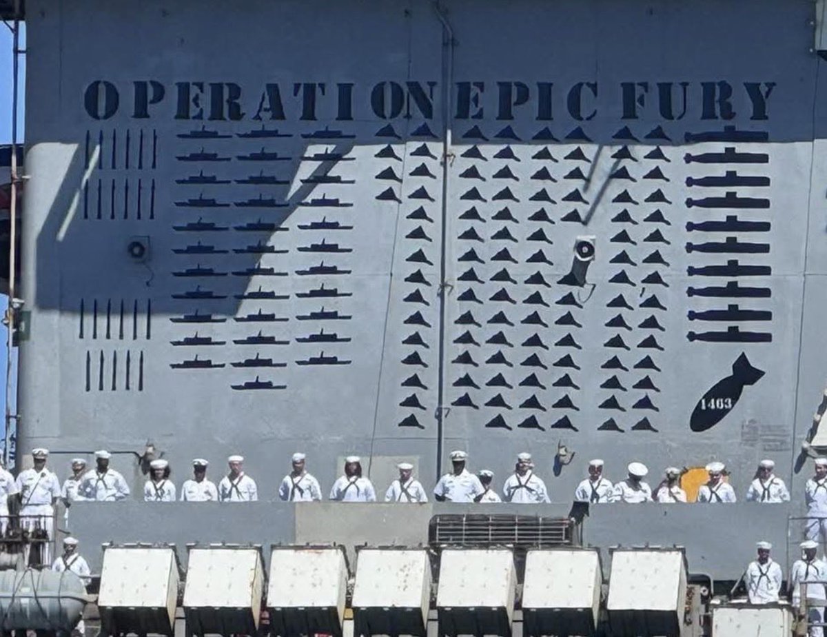 MasterDroo's tweet photo. Welcome home USS Abraham Lincoln 

💪🇺🇸 https://t.co/JpT605AOp0