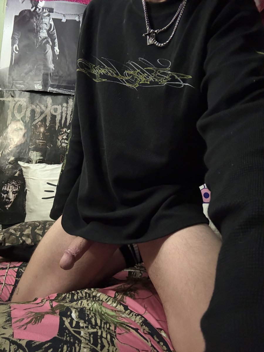 alistor_marxs's tweet photo. lil peek https://t.co/8l6UWdBXEi