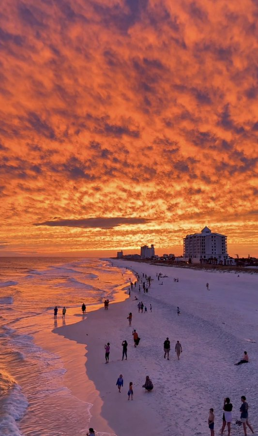 Laura318USAFL's tweet photo. FLORIDA SUNSET! 🌅🌀 Sky on fire this evening along Pensacola Beach just 24 hours before the landfall of Hurricane Isaias. The calm before the storm. https://t.co/AdqdMBVlR9