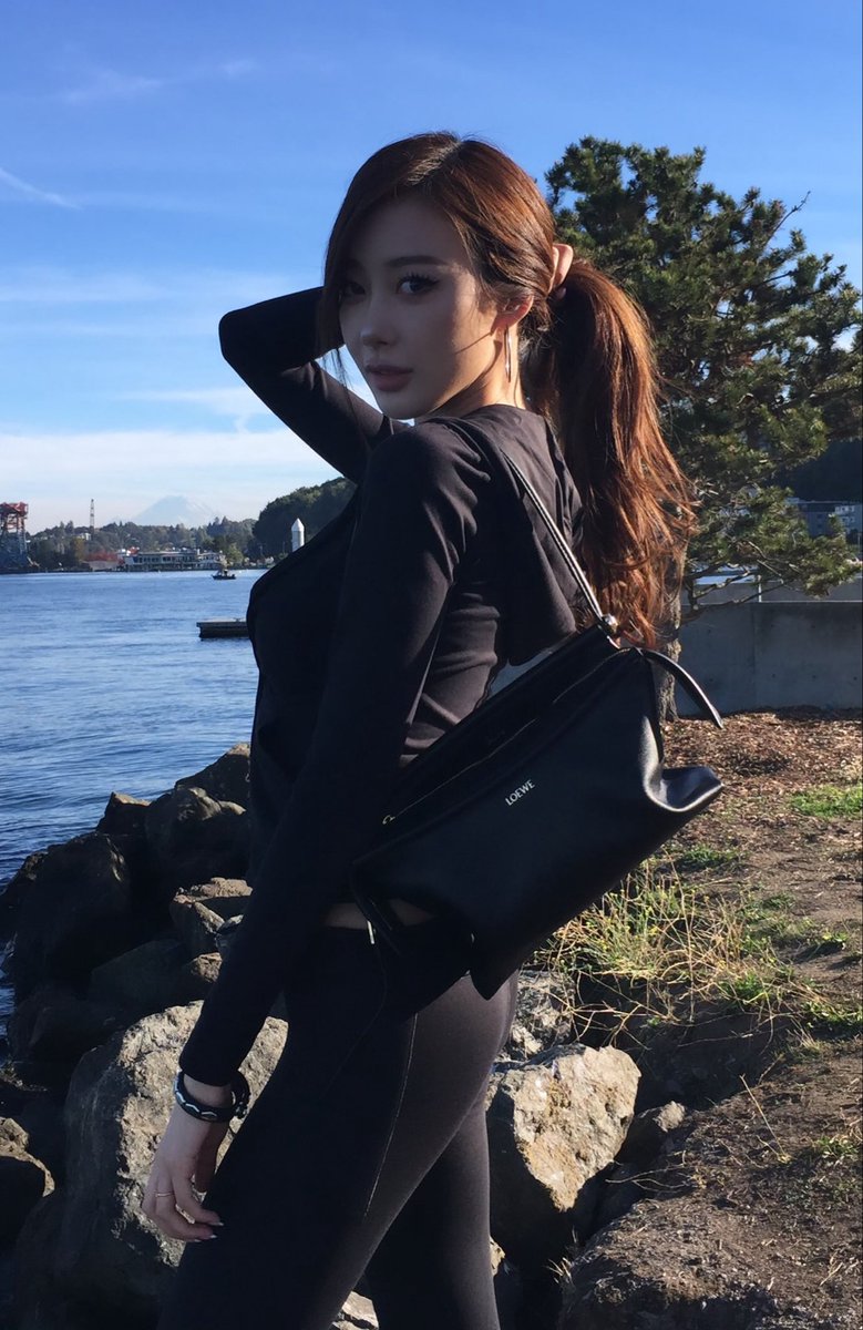 aespapic's tweet photo. GISELLE EXCUSE ME??? https://t.co/jhN3zIyIVZ