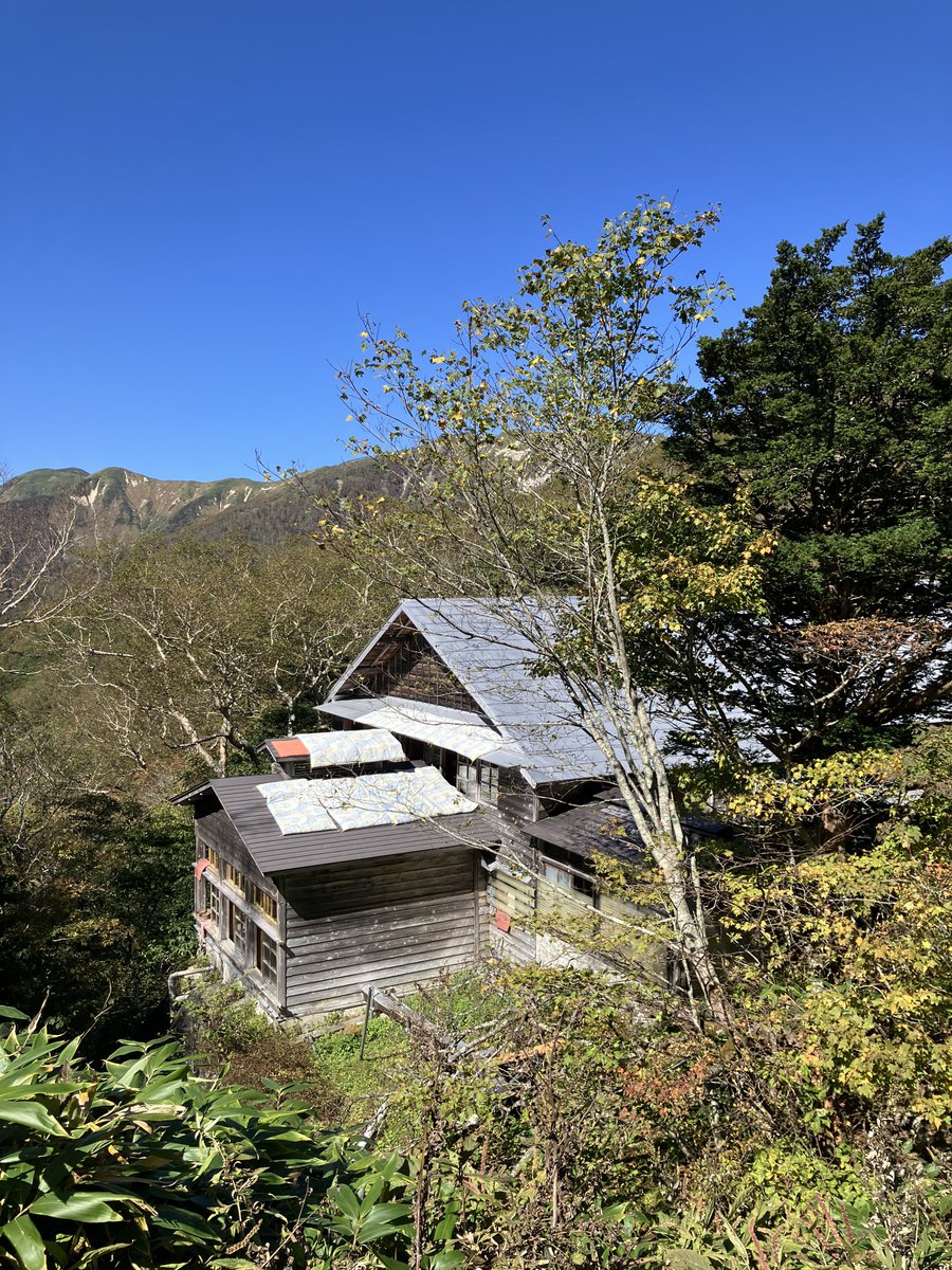 addinplus's tweet photo. #那須岳
#三斗小屋温泉大黒屋
紅葉始まってます、
姥が平も、
来週がピークですね https://t.co/KtTE6fqSgG