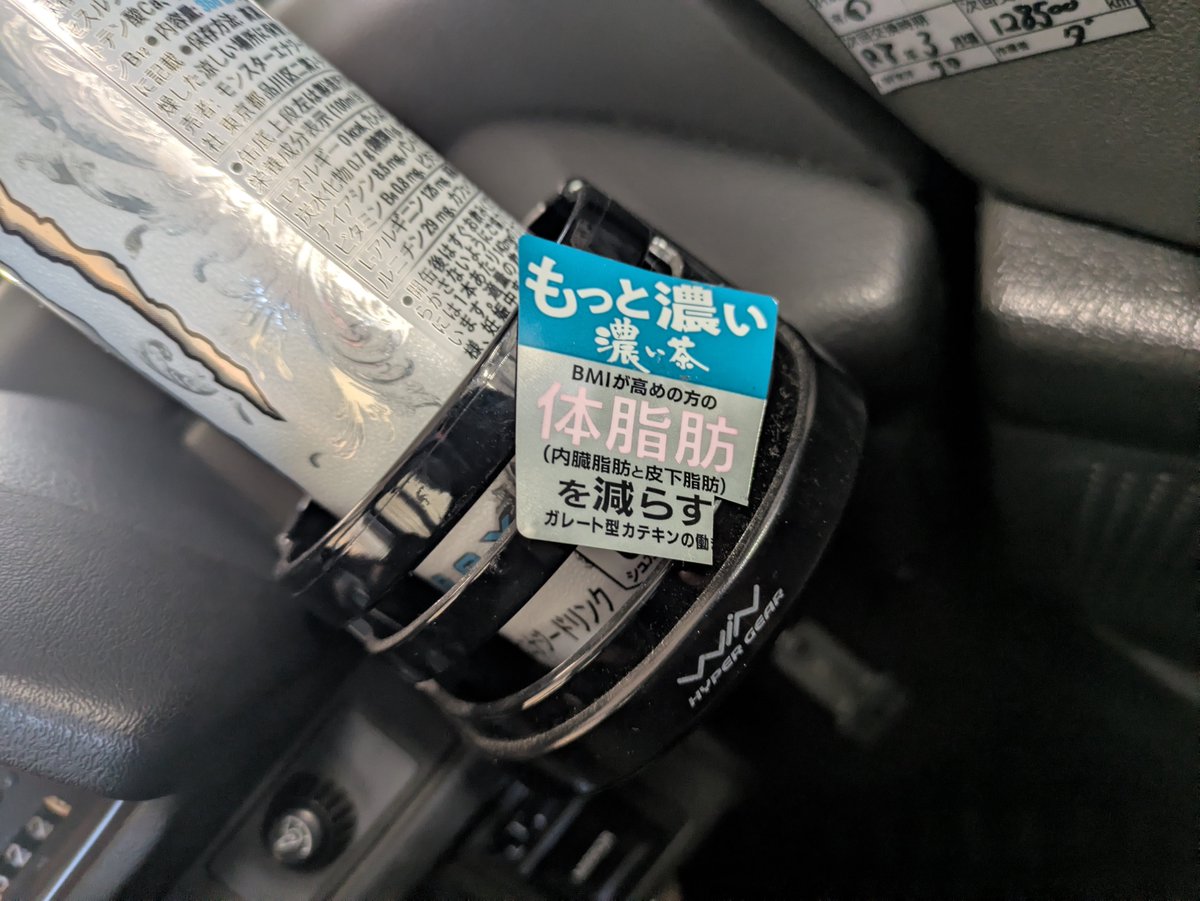 soul_peis's tweet photo. 車検場とはサバイバルスキルが求められる、無人島のようなものである。 https://t.co/2zo3n6r8pg