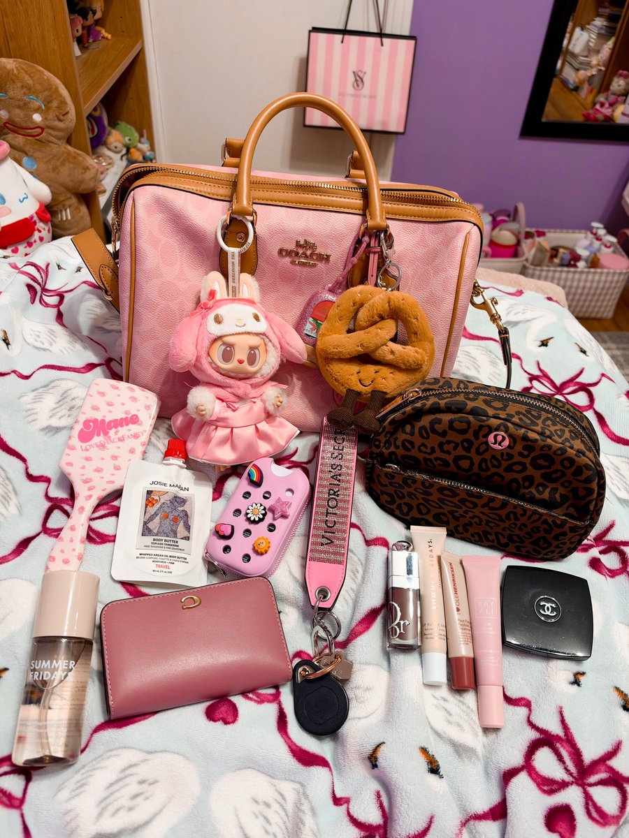 HausOfSpears's tweet photo. I love being a girl 🌝 https://t.co/umrOszL4pk