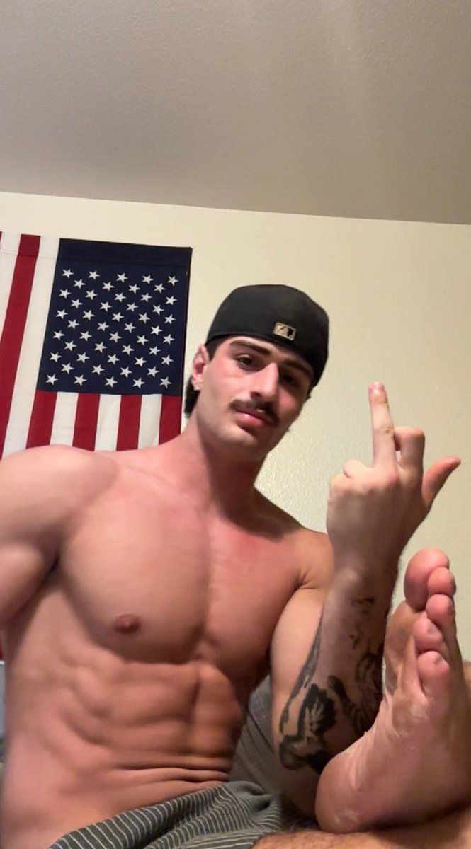 chadmoney21's tweet photo. Hey losers https://t.co/RUeel42yP8