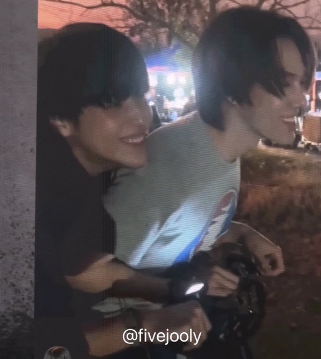 KurogaiLuv_SK's tweet photo. เลื่อนผ่านสิ่งนี้ทีไรคันหัวทุกรอบ https://t.co/9DuZiZ7r0a