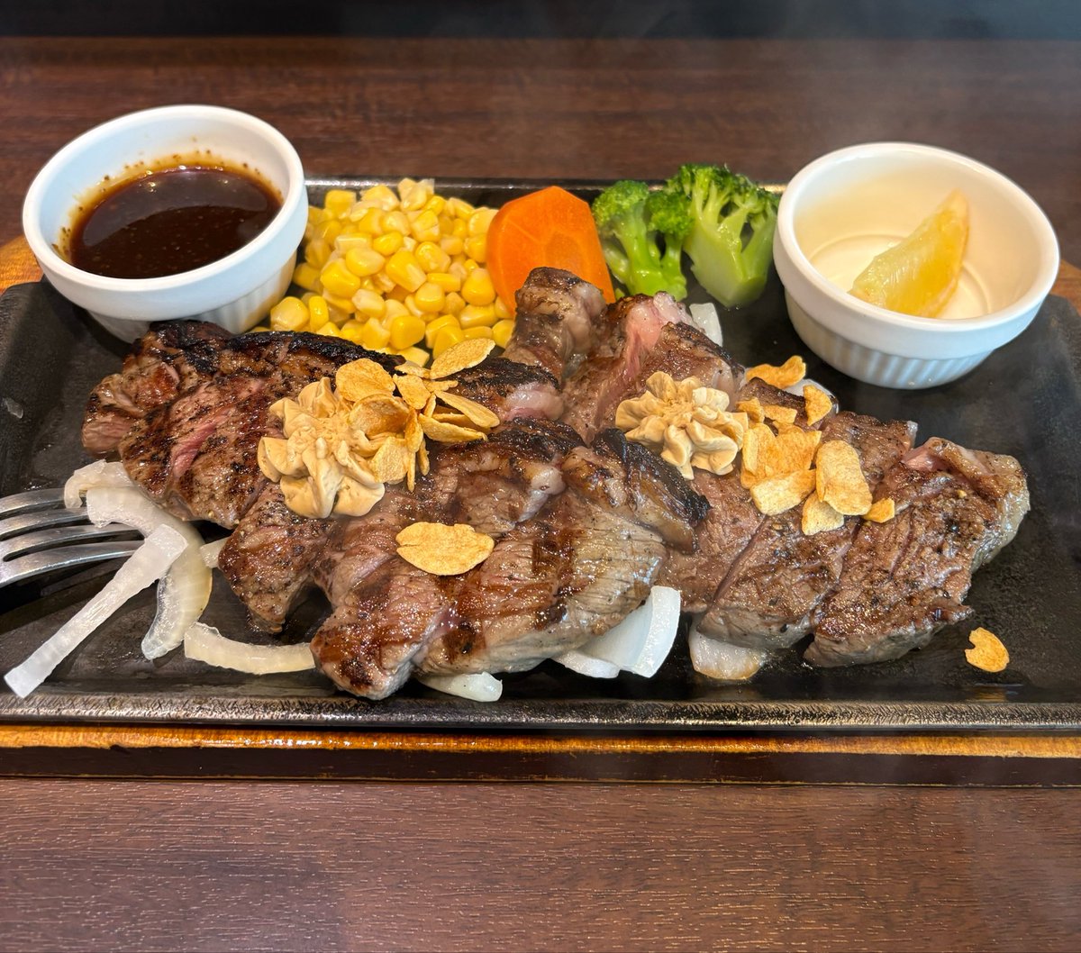 side_blackmoon's tweet photo. 人間ドック終わったので肉食った！ https://t.co/a6r2oN2sJl
