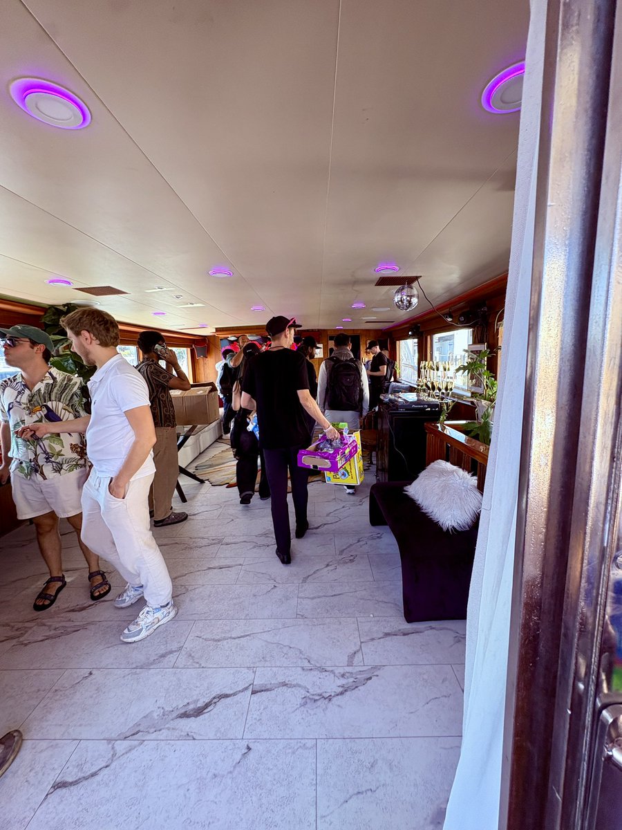 katekathrynpear's tweet photo. watching the Blue Angels on a yacht under the golden gate bridge??? sf tech week is pretty cool

✈️🛥️ thank you smoov x @joinaccelr8, and @sparklabs @luxor @noinfra for having me be part of such a cool experience! https://t.co/cSKUt4RZLk