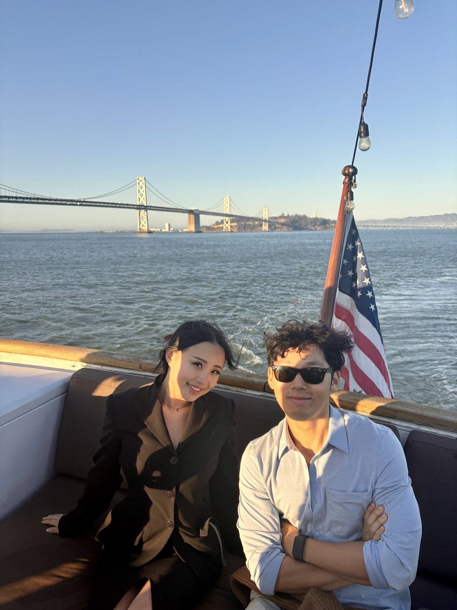 katekathrynpear's tweet photo. watching the Blue Angels on a yacht under the golden gate bridge??? sf tech week is pretty cool

✈️🛥️ thank you smoov x @joinaccelr8, and @sparklabs @luxor @noinfra for having me be part of such a cool experience! https://t.co/cSKUt4RZLk