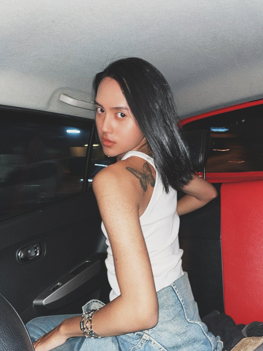 tigerflutter's tweet photo. Kalau ketemu orang dengan tato kupu-kupu di pundak kiri, mungkin itu aku 🦋 #cdermalang #femboymalang #transmalang https://t.co/Ye0VmacTKR
