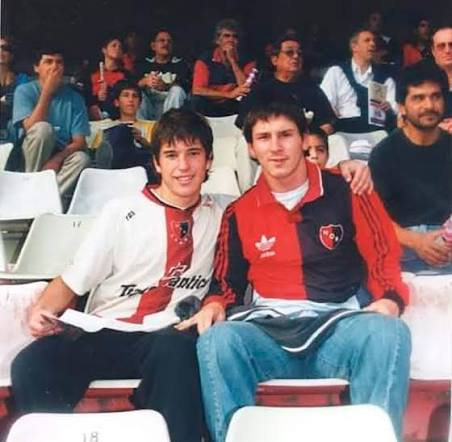 paq77794's tweet photo. @frabigol @colidistaaa Estas fotos las tiene con tu camiseta de mierda?
iba a la cancha a ver a newells de pibe. de que me estas hablando? https://t.co/pt0c7yECEd