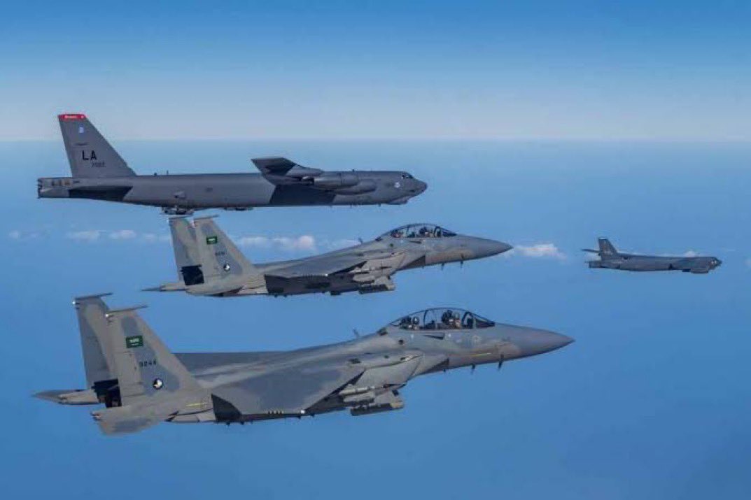 umtikrit's tweet photo. القوات الجوية الملكية السعودية تشنّ، منذ عدة ساعات، غارات جوية مكثفة على مواقع مليشيا الحوثي في عدد من المحافظات اليمنية المحتلة، وسط أنباء عن خسائر كبيرة في صفوف المليشيا.

تنفق المملكة العربية السعودية مئات الآلاف من الدولارات على الغارة الواحدة، دعمًا لمعركة تحرير اليمن ومساندة لشعبه في استعادة دولته والتخلص من هيمنة مليشيا الحوثي الطائفية.

بارك الله بالمملكة العربية السعودية.