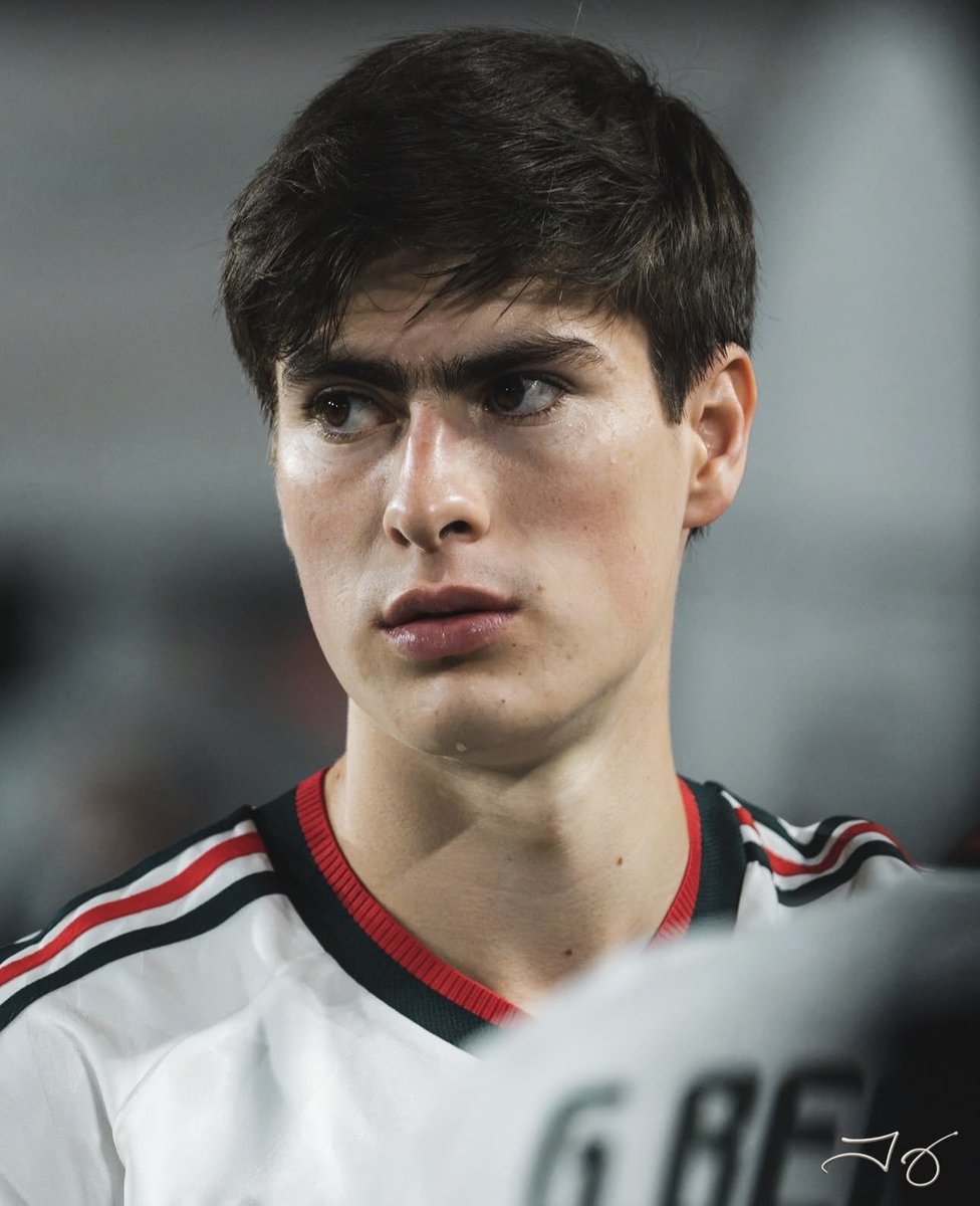 hormiikawaa's tweet photo. ya se que el siempre se ve guapo pero nmms EN ESTE PARTIDO SE SUPERÓ O SEA MÍRENLO https://t.co/gMjp9wMerx