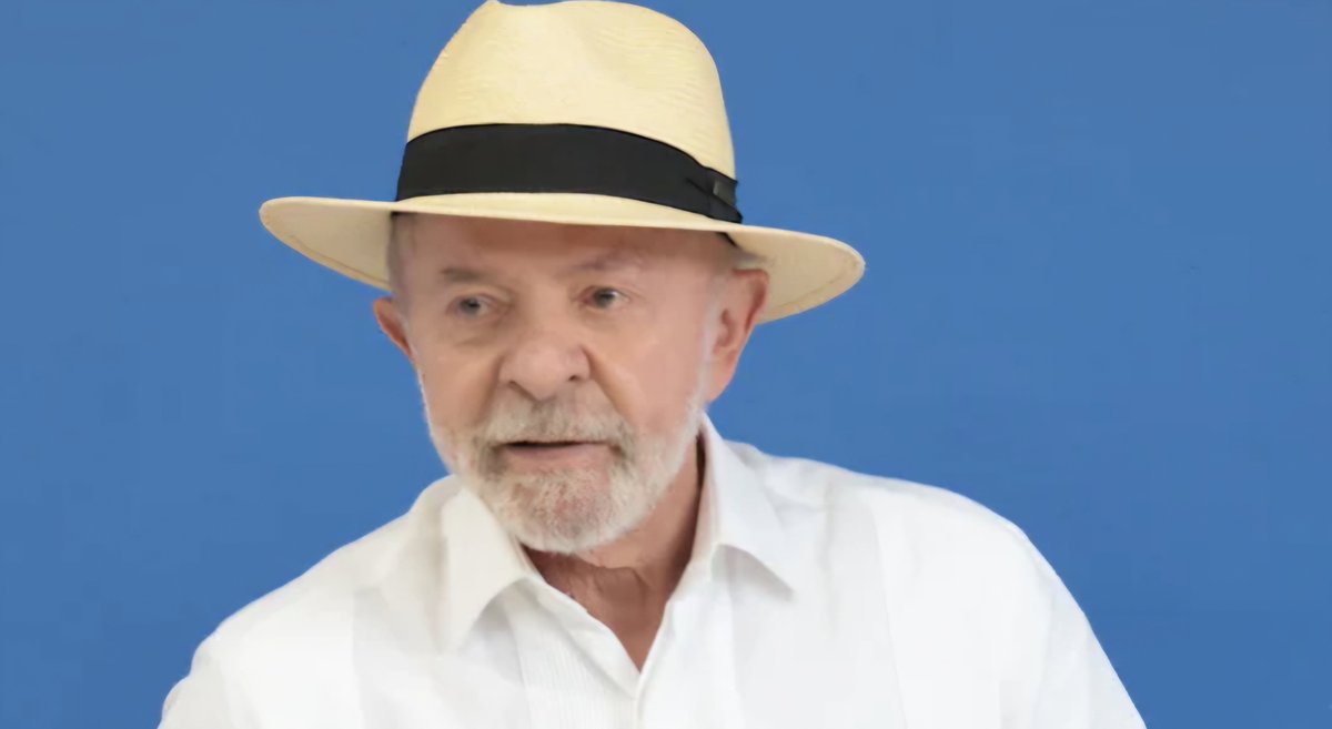 evanderduran64's tweet photo. APOIAR LULA É O ÁPICE DA DEGRADAÇÃO MORAL

Apoiar Lula não é opinião, é atestado de falta de caráter.

É apoiar um condenado que foi descondenado por manobra técnica, não por inocência. É bater palma para o maior esquema de corrupção da história do país, que quebrou a Petrobras, destruiu empresas e roubou o futuro de milhões de brasileiros.

É cuspir na cara de quem trabalha de sol a sol ganhando um salário mínimo de R$ 1.621 enquanto defende um projeto que defende ditadores, censura rede social e chama isso de democracia.

Quem apoia Lula não respeita a democracia. Respeita o poder a qualquer custo. Respeita o foro privilegiado, o STF ativista, a imprensa comprada e a mentira como método.

O Brasil não precisa de salvador da pátria. Precisa de vergonha na cara.