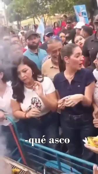 Lalizen_Ziada's tweet photo. LA SOBERBIA FLUYE POR SU SANGRE
ALCALDE NO COME LO QUE LE SIRVEN EN EL ENCUENTRO, PERO NUESTROS NIÑOS A VECES NO TIENEN QUE COMER
Su esposa, la candidata le da asco la comida del pueblo
VAN A PERDER, CON GUAYAQUIL NO SE JUEGA
@aquilesalvarez 
@FioYcaza 
@cynthiaviteri https://t.co/jdEX9lf10M