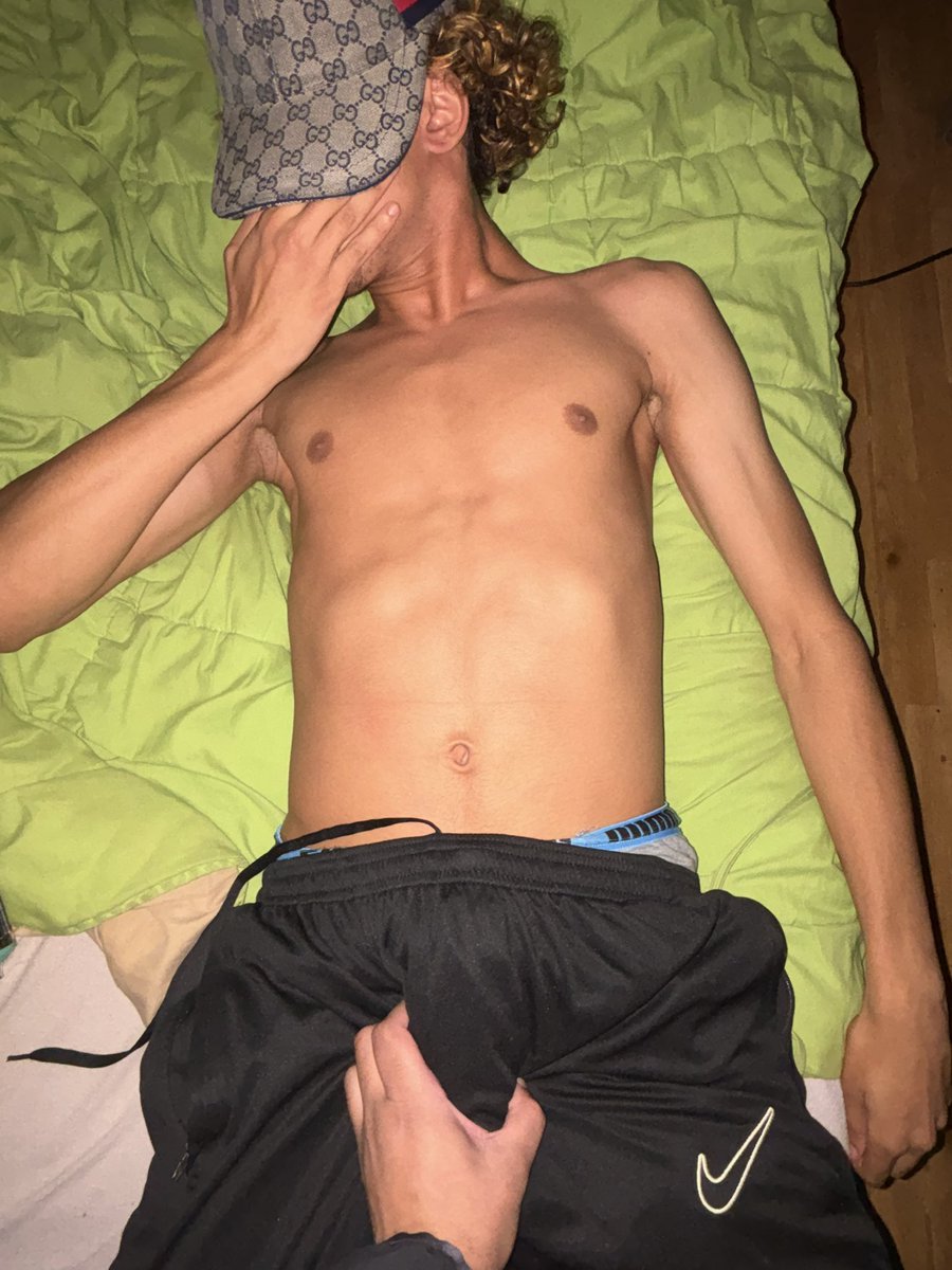 Nessim92iz's tweet photo. il a un gros zeub mon frérot @nadsko92iz  vien voir la suite ici https://t.co/Uo9LVtLsJP en prennant mon abonnement j’lai bien branlé à 100 RT je met un extrait sur x https://t.co/ntvYeIz2ne