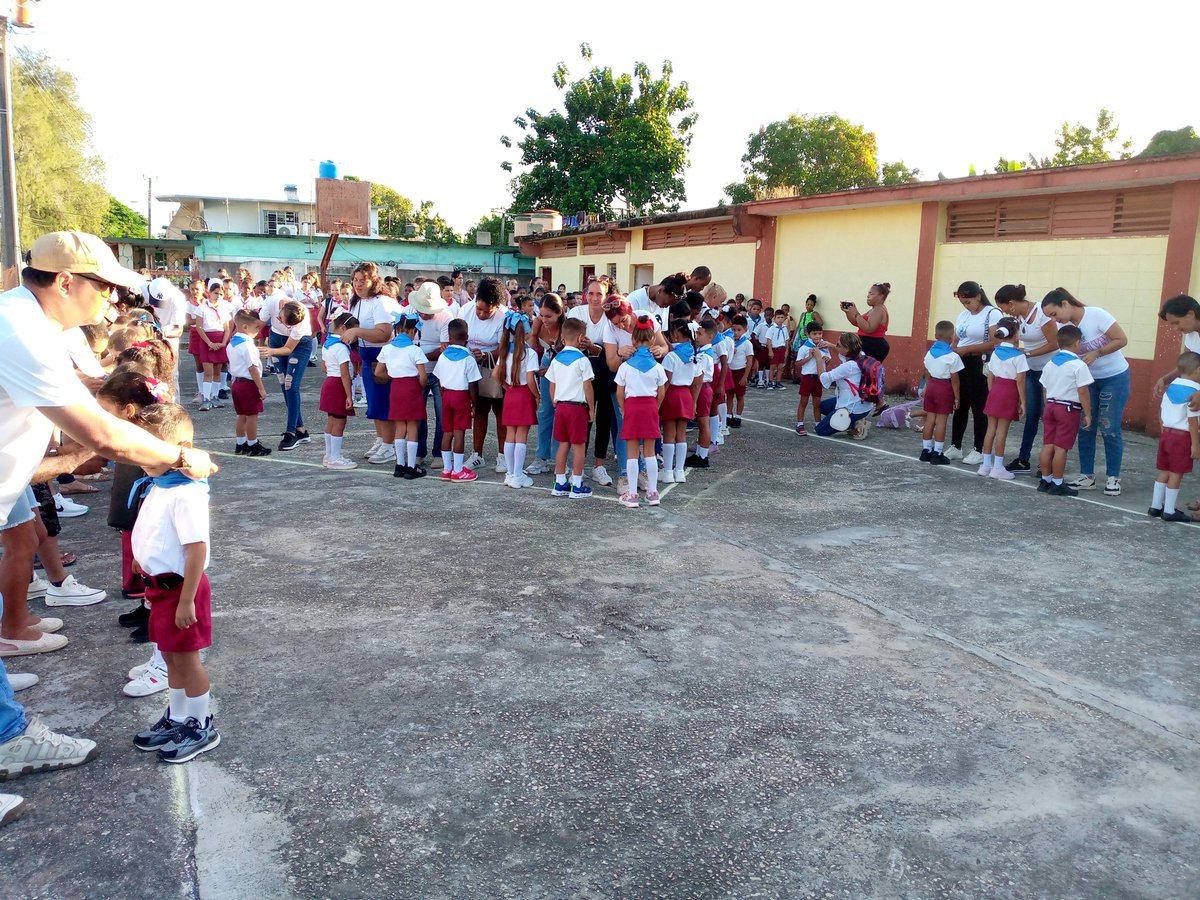 DGEJaruco's tweet photo. Iniciarse en la Organización de Pioneros José Martí, para los estudiantes de 1er grado de la Institución Educativa: América Latina, significa q comienza a formar parte de una organización infantil cubana vinculada a la escuela y a la comunidad.
#MinedCuba #MayabequeJaruco #OPJM https://t.co/IfqQDkCrS8
