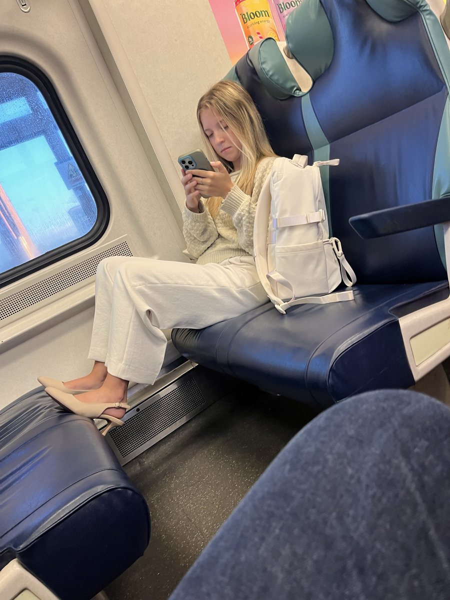 LIRRpassSuck's tweet photo. #LIRR #feetofftheseat you #filthyanimal https://t.co/HswtwpTUBv