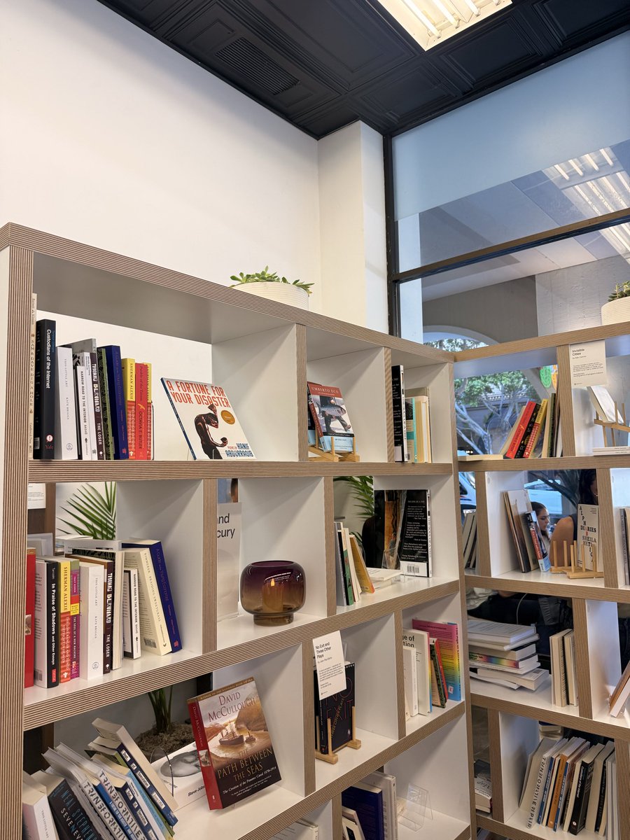 mbidisa's tweet photo. I did not go to a single tech week pop up except this one &amp; it was the pop up of my dreams. Killed it @mercury 📚 https://t.co/7CmH7t2RP7