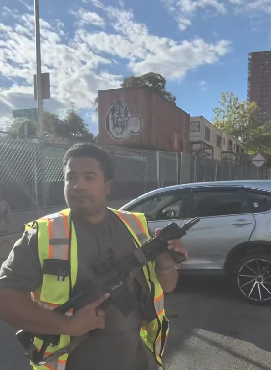 MerruX's tweet photo. Ice agent who shot someone in the bronx today. https://t.co/maId3l8FcW