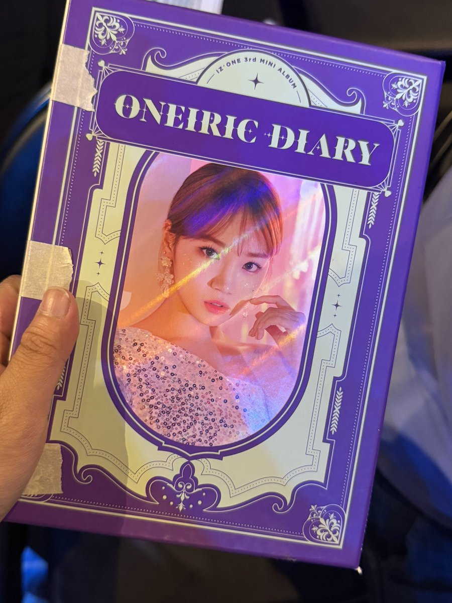 chaewanniee's tweet photo. I WAS HOLDING UP THIS IZONE ALBUM TO CHAEWON LIKE I WAS SHOWING JESUS THE FUCKING BIBLE https://t.co/mYYiTbmaKg