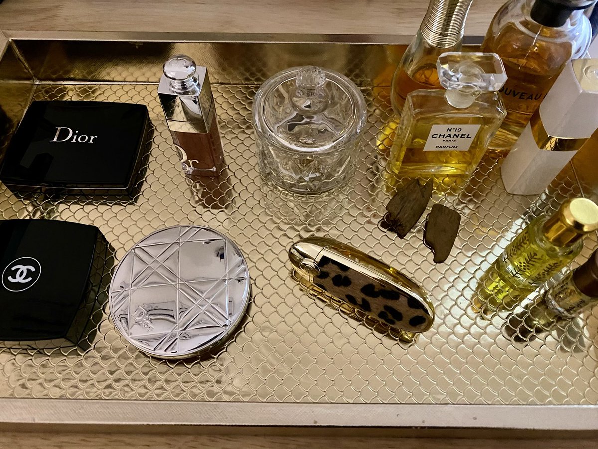 thelastflowe's tweet photo. 𝐵𝑒𝒶𝓊𝓉𝓎 𝒮𝑒𝓇𝓋𝒾𝒸𝑒 ౨ৎ https://t.co/fPjBQZLKpv